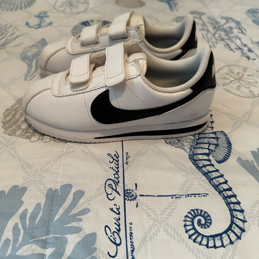 Boys size 1 Nike shoes